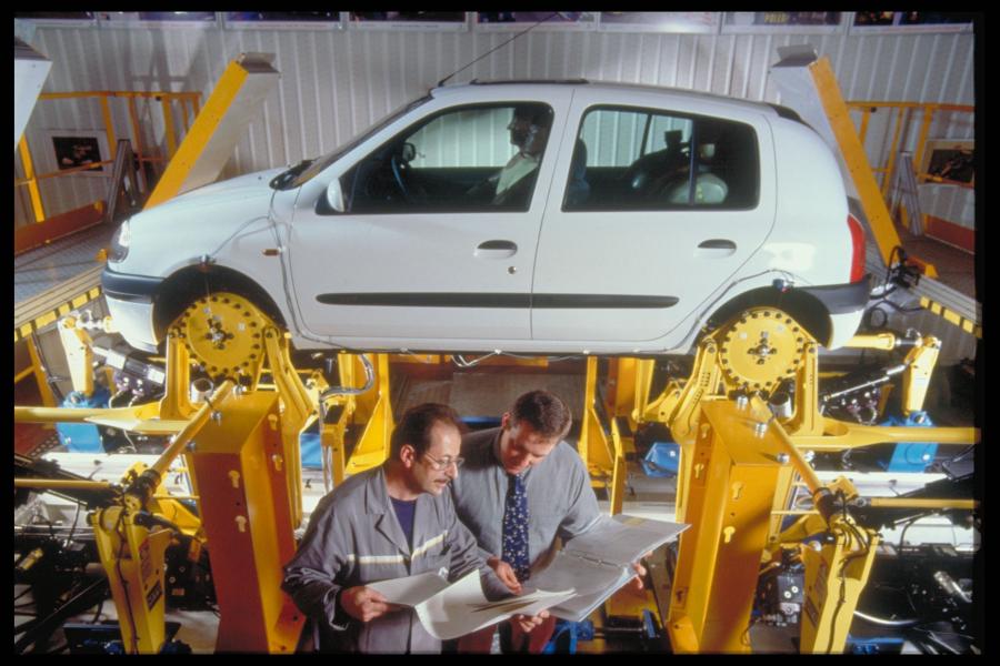  Renault Clio 1998 года  (фото 22 из 106)
